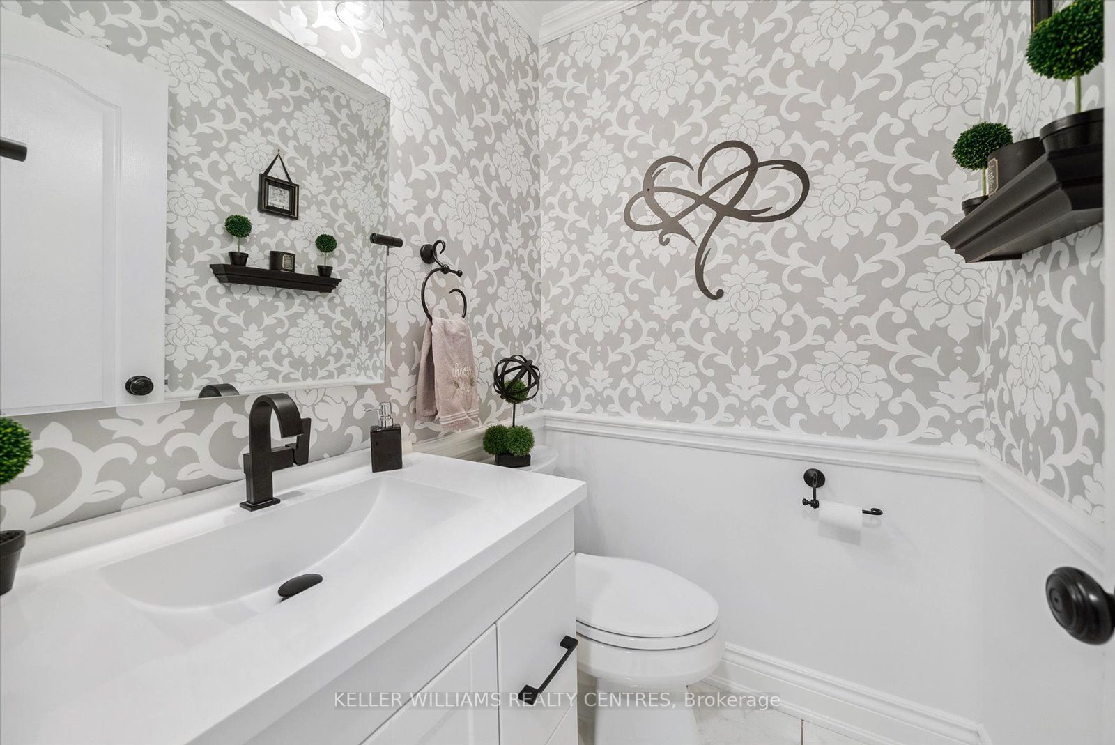 126 Hollybush Dr