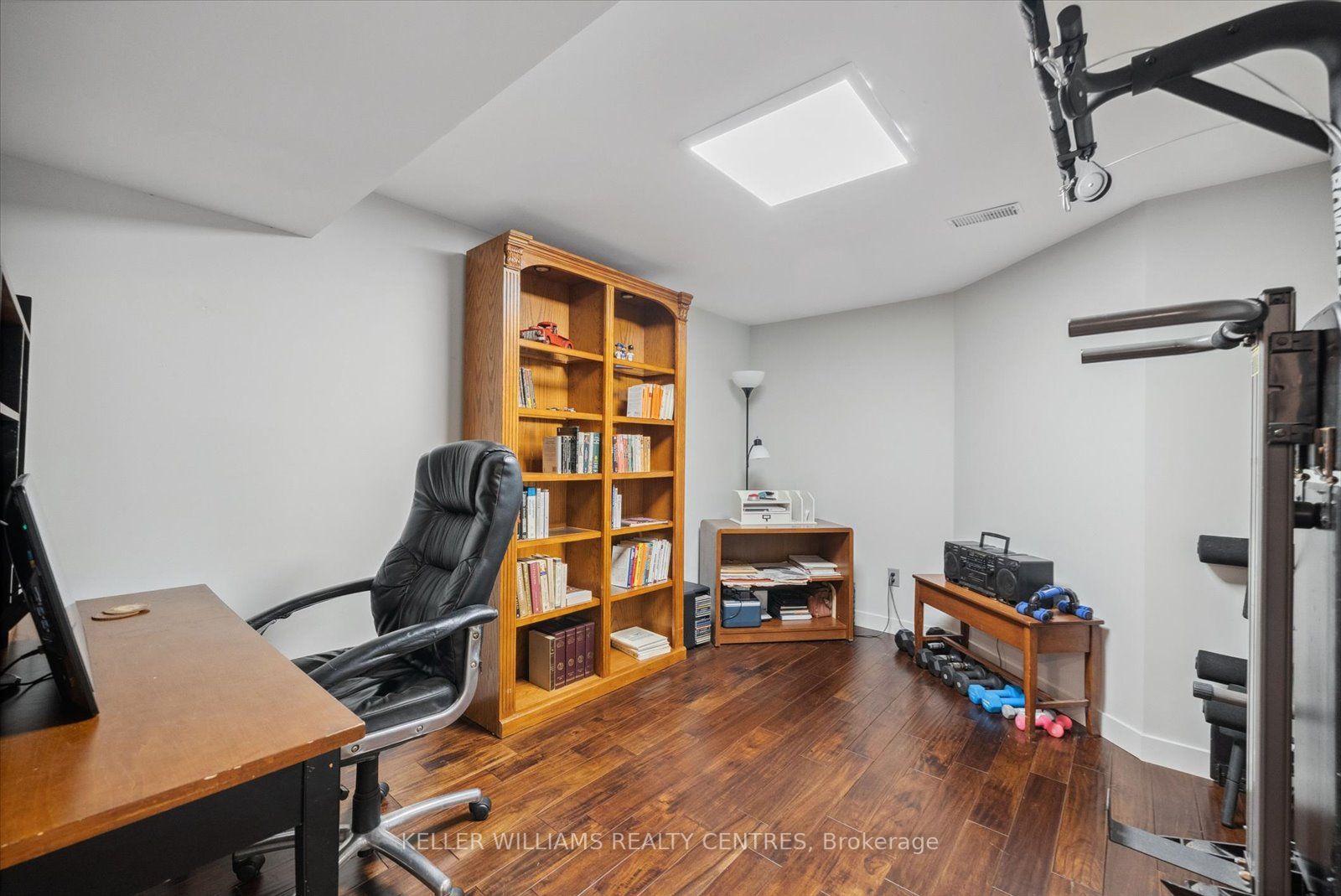 126 Hollybush Dr