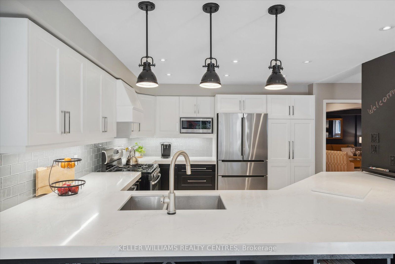 126 Hollybush Dr