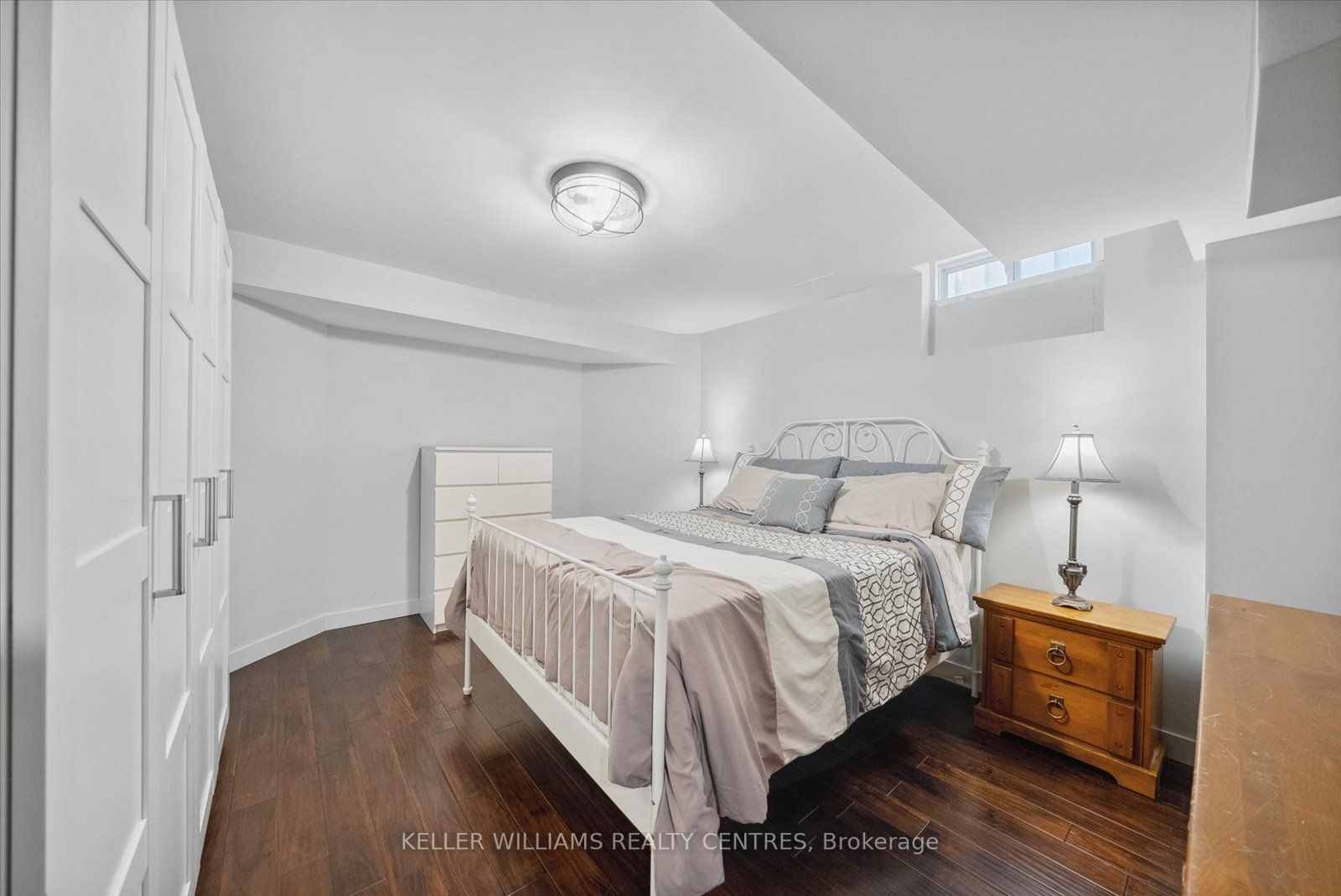 126 Hollybush Dr