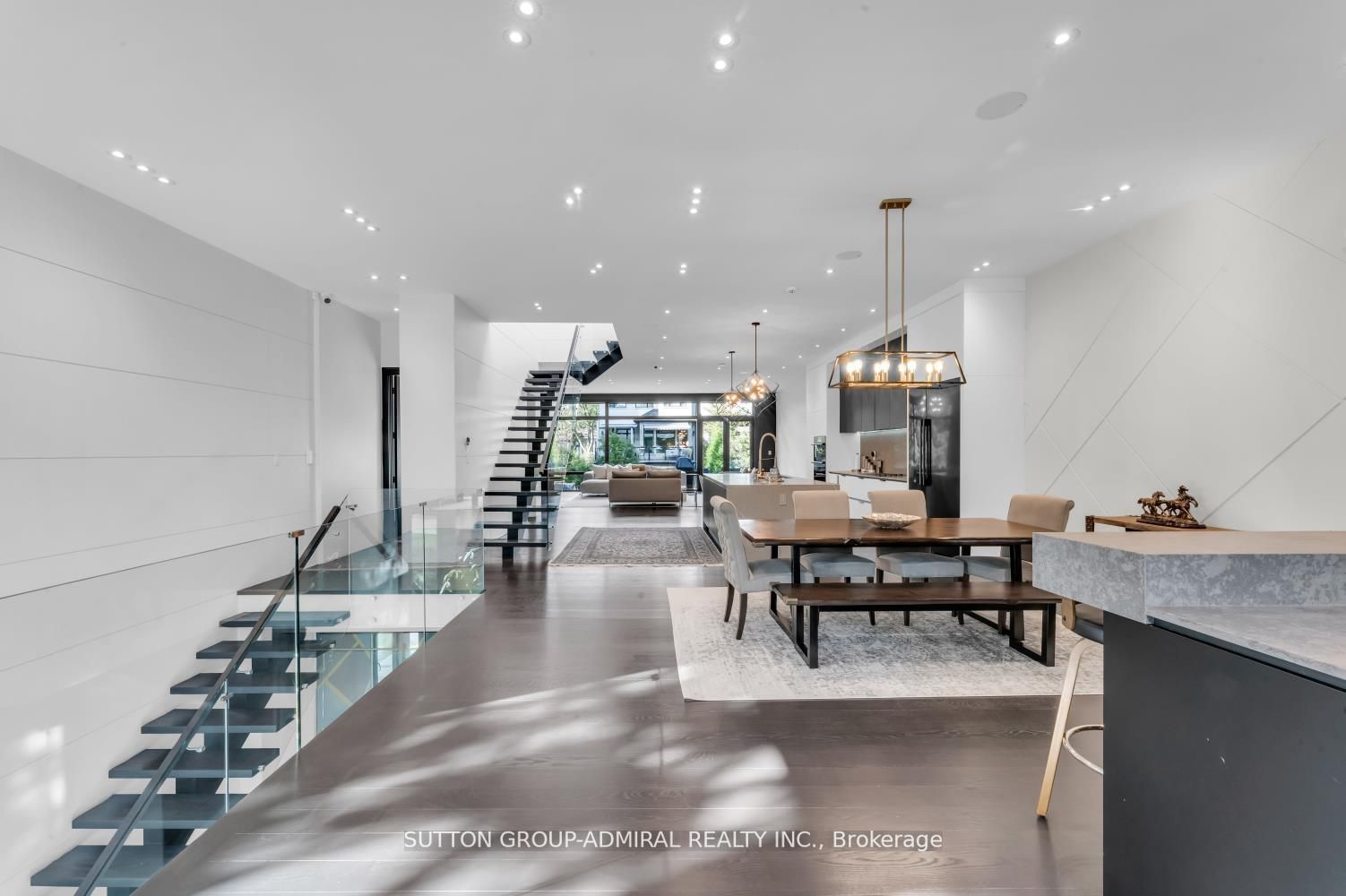 156 Garden Ave