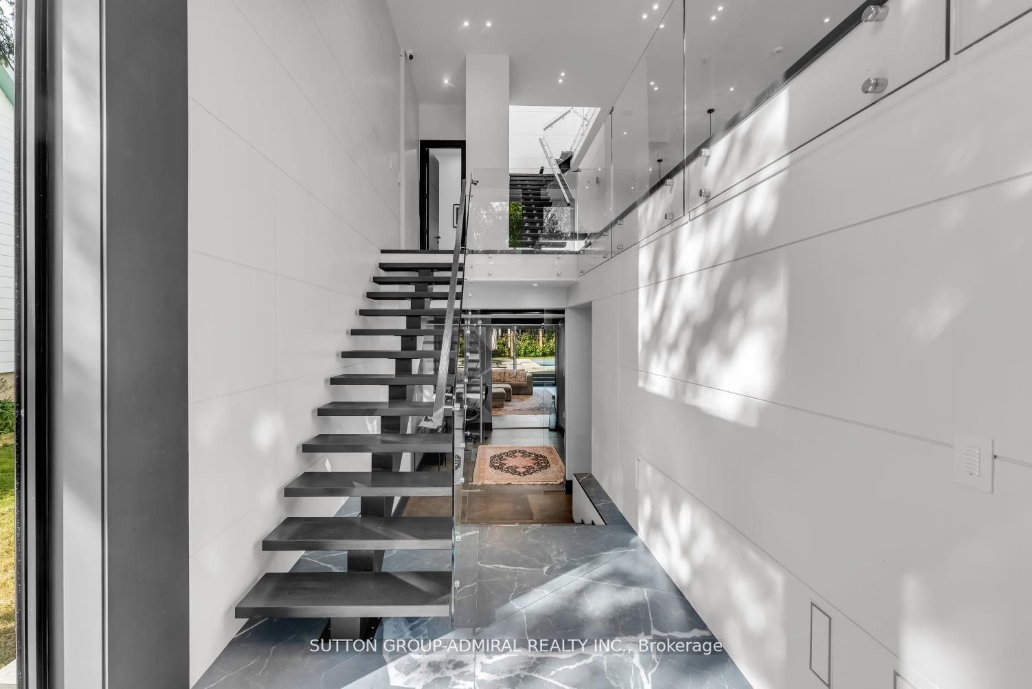 156 Garden Ave