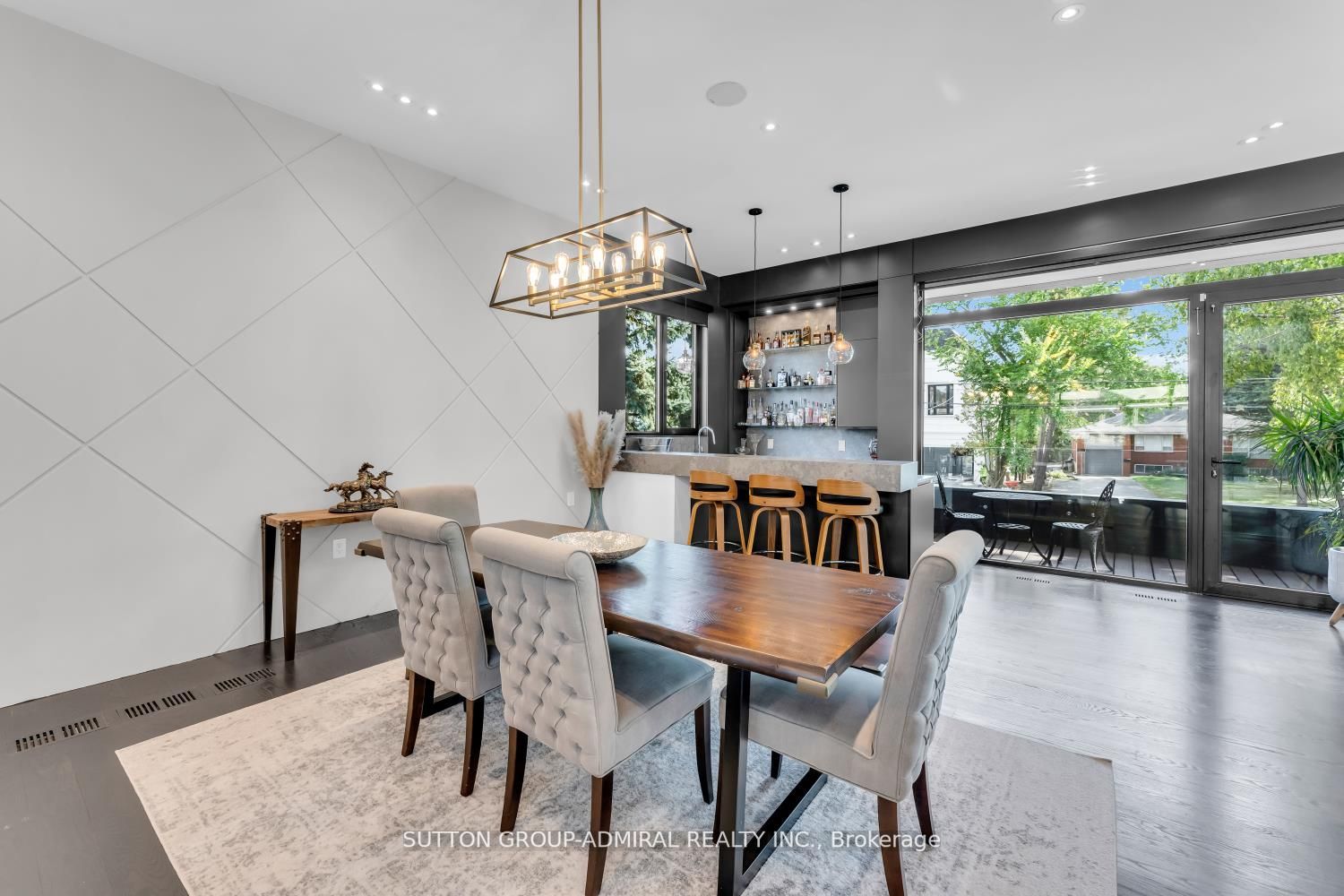 156 Garden Ave
