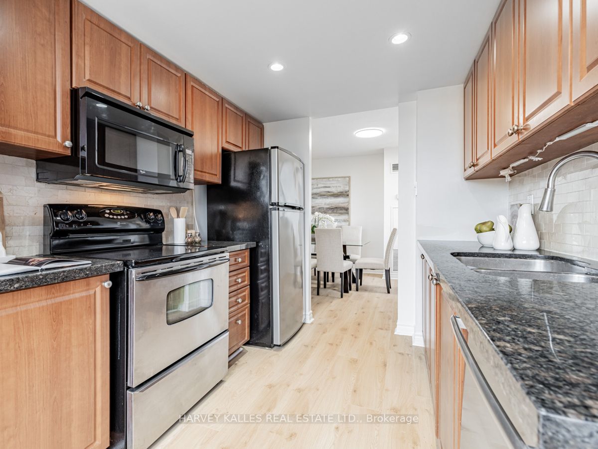 7601 Bathurst St, #609