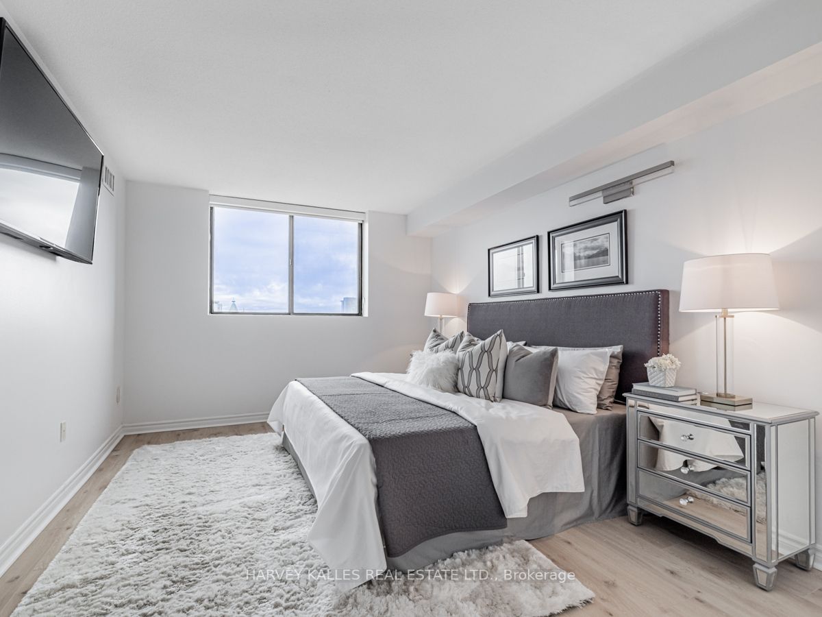 7601 Bathurst St, #609