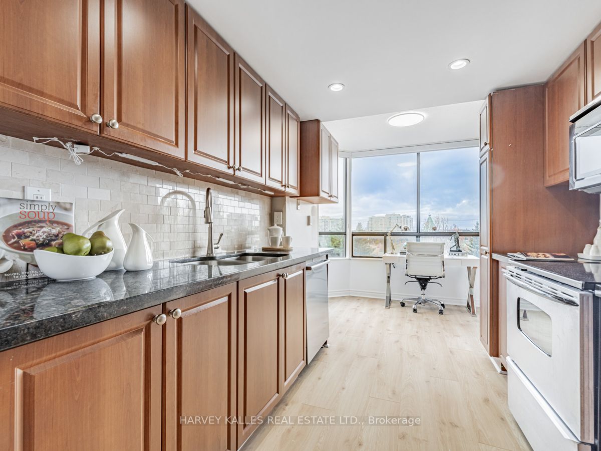 7601 Bathurst St, #609