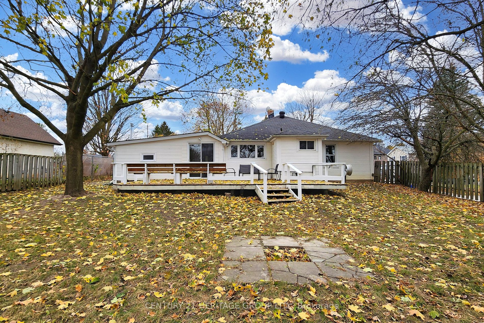 81 Denne Blvd N