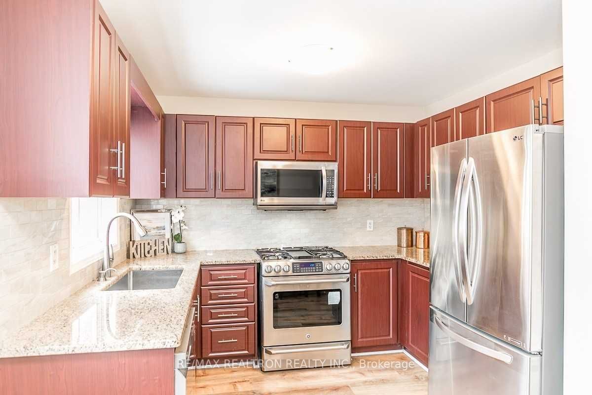 27 Barr Cres