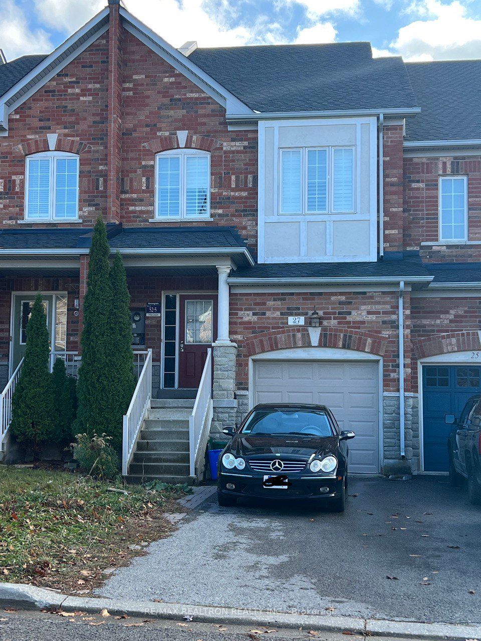 27 Barr Cres