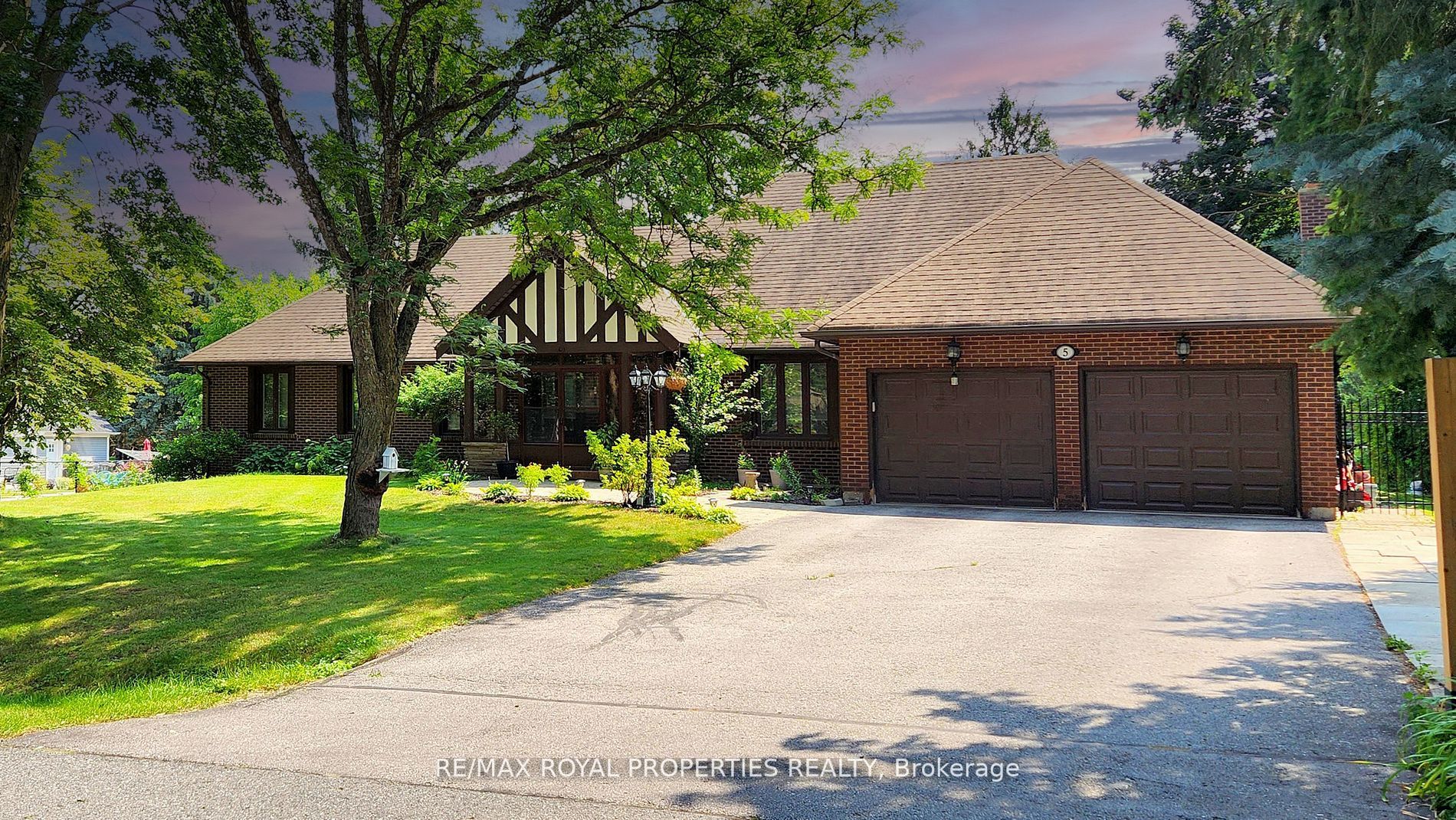 5 Mortson St