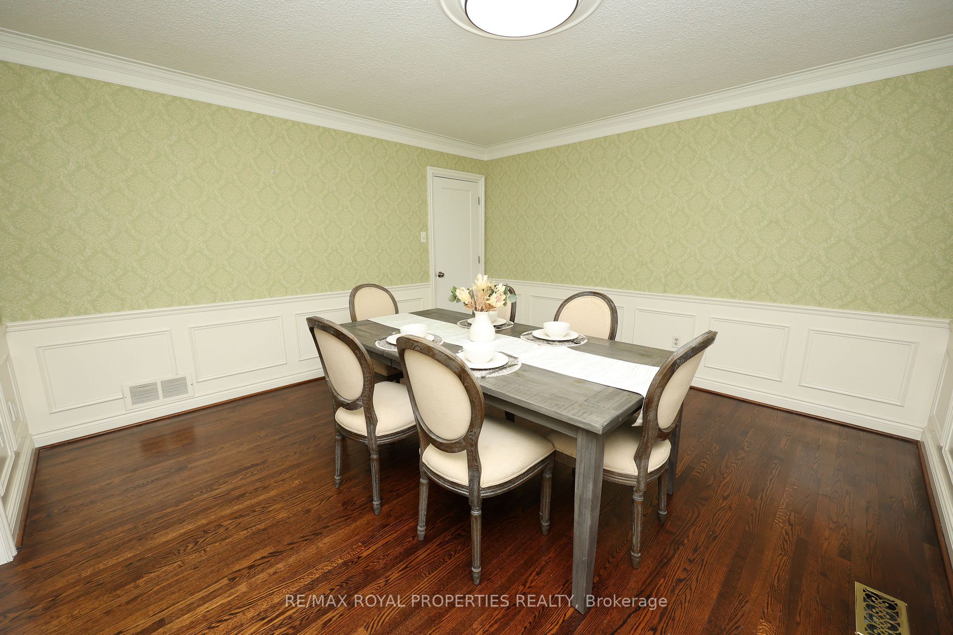 5 Mortson St