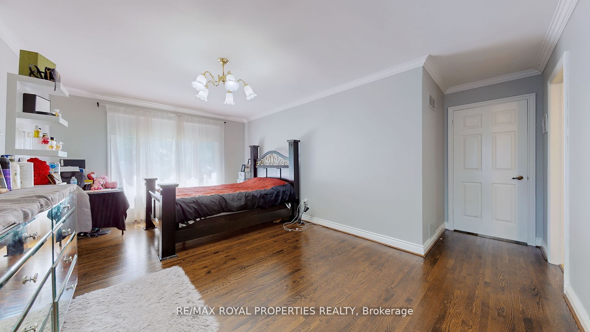 5 Mortson St