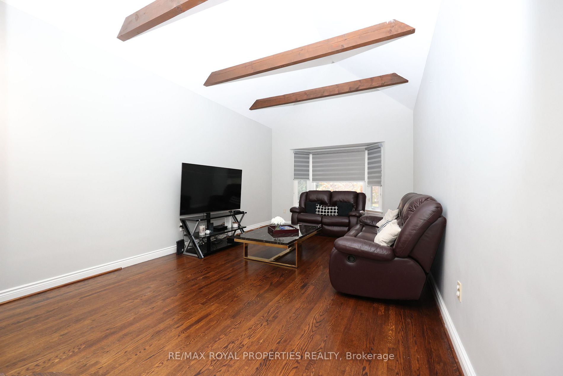 5 Mortson St