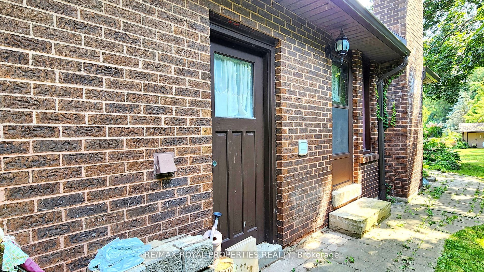 5 Mortson St