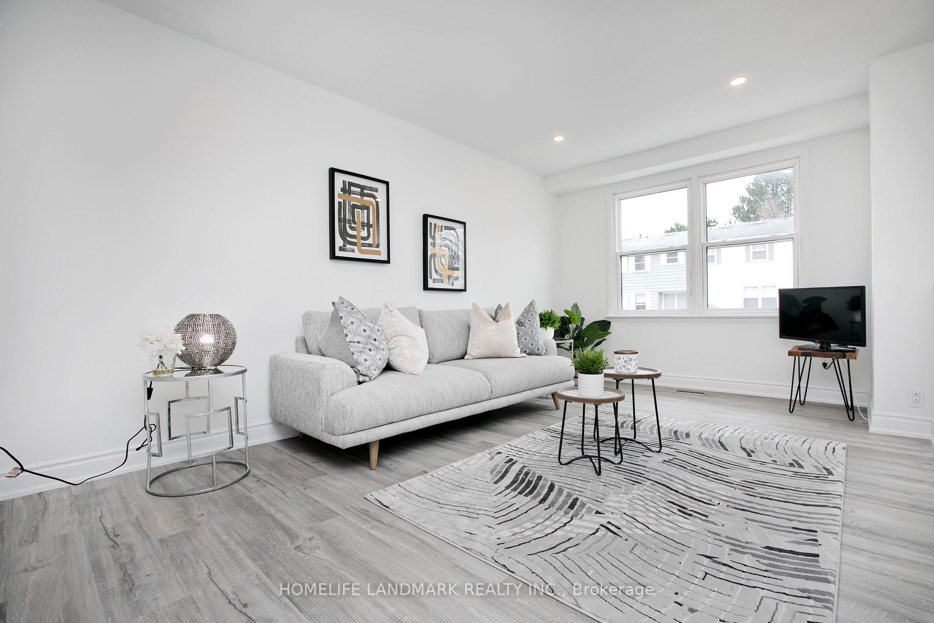 1672 John St, #10