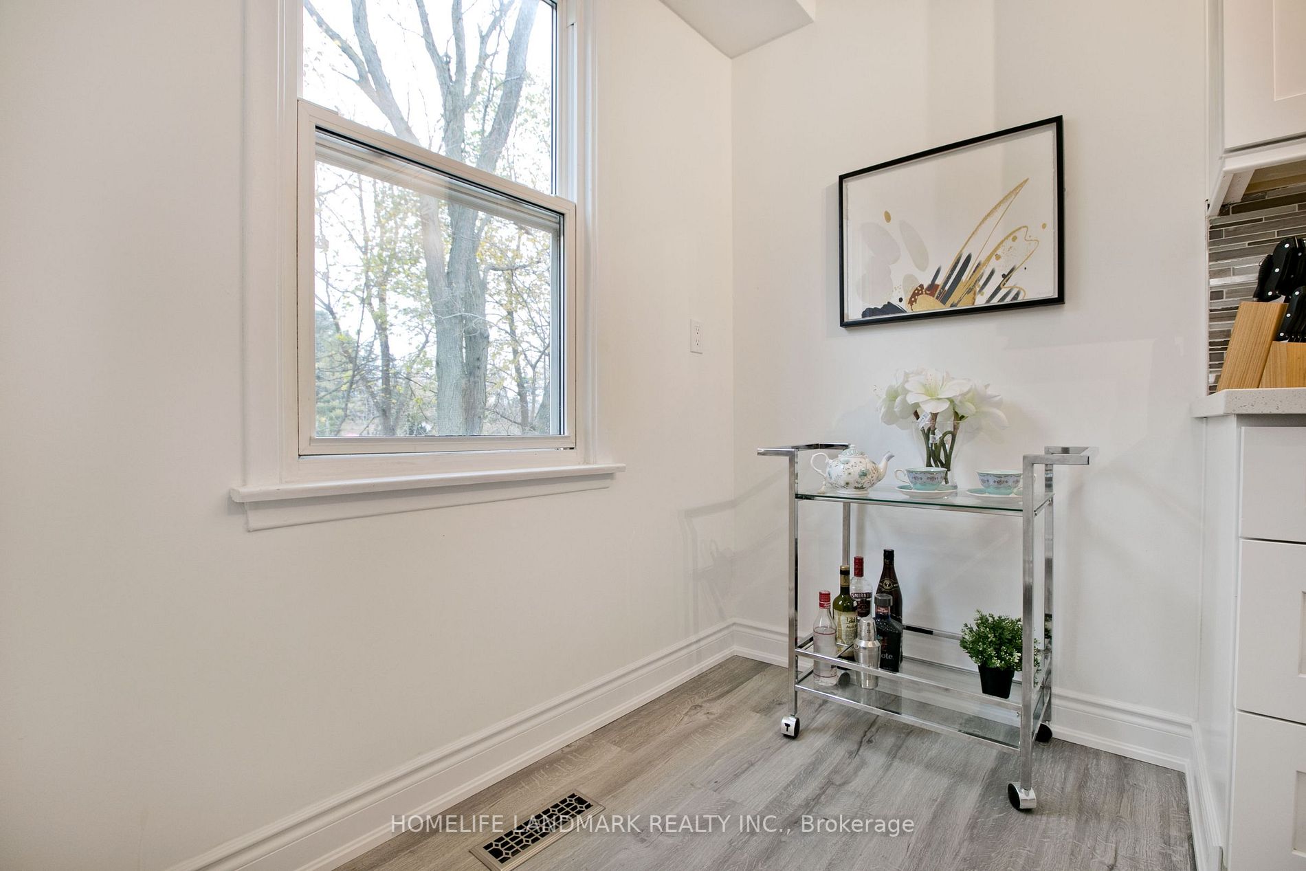 1672 John Street, #10