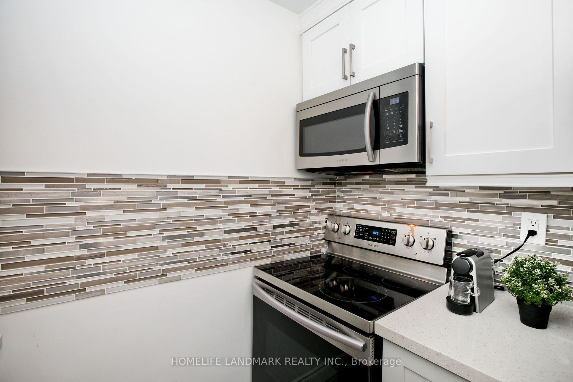 1672 John Street, #10