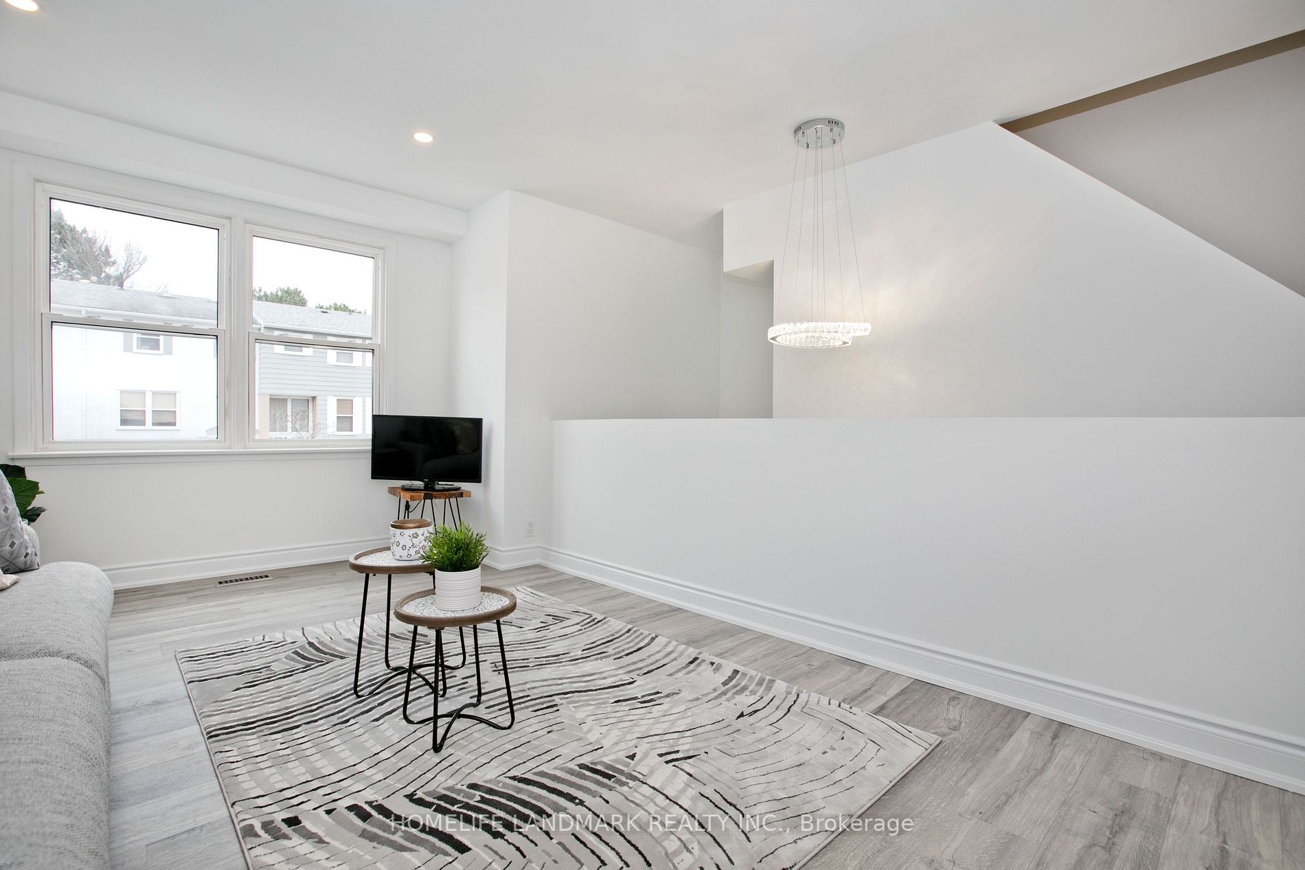 1672 John Street, #10