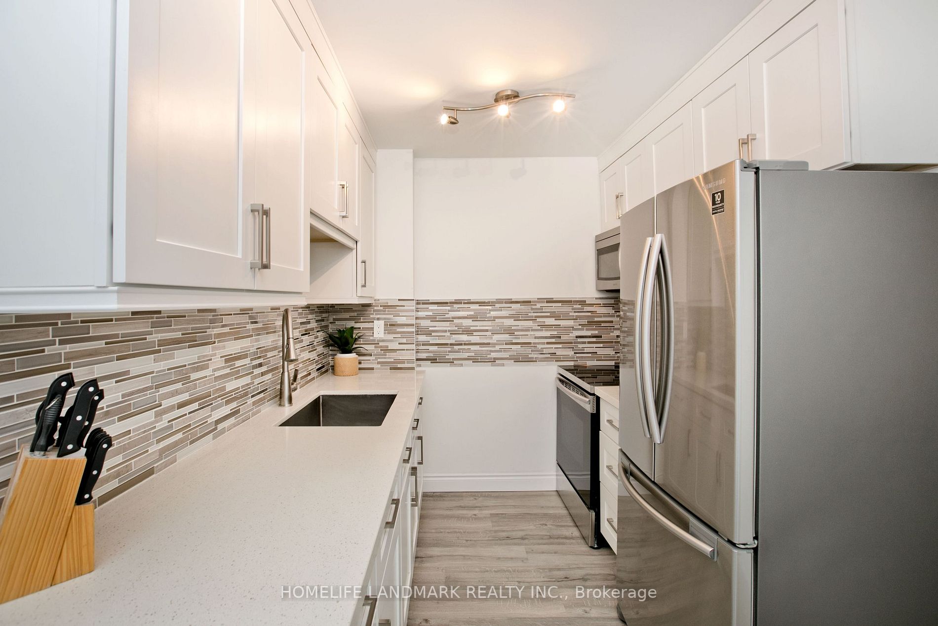 1672 John Street, #10