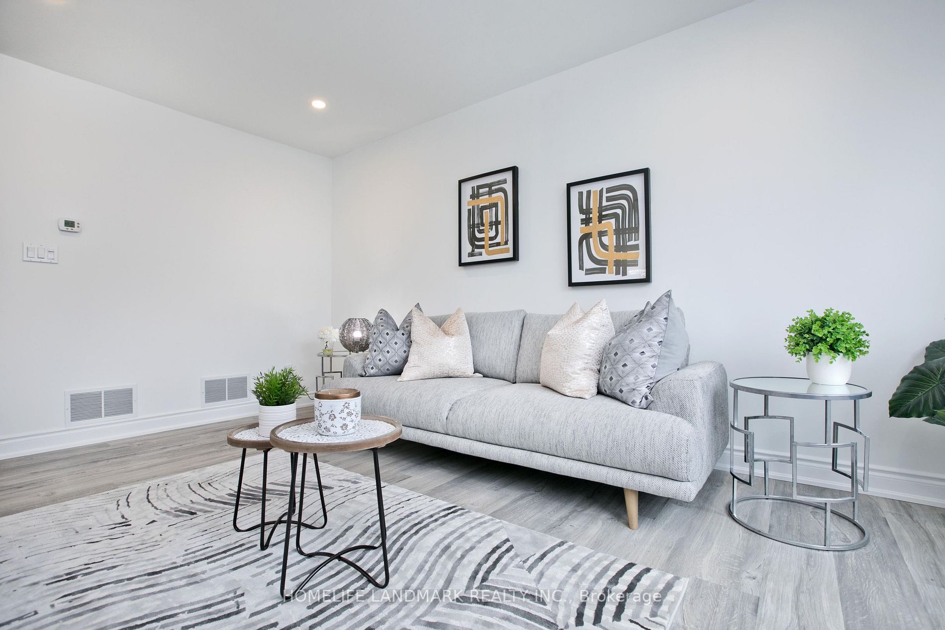 1672 John Street, #10