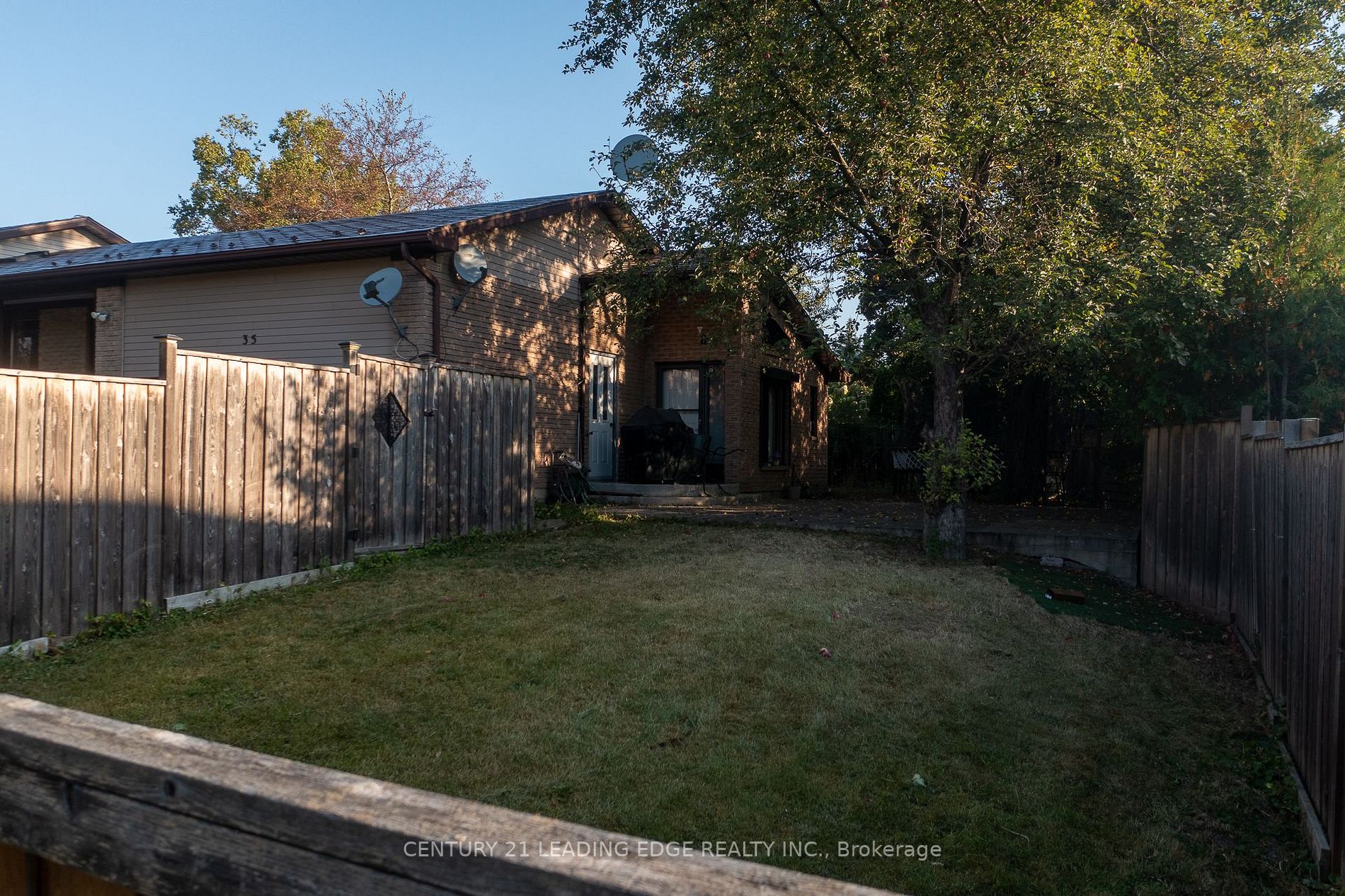 35 Sanderson Cres