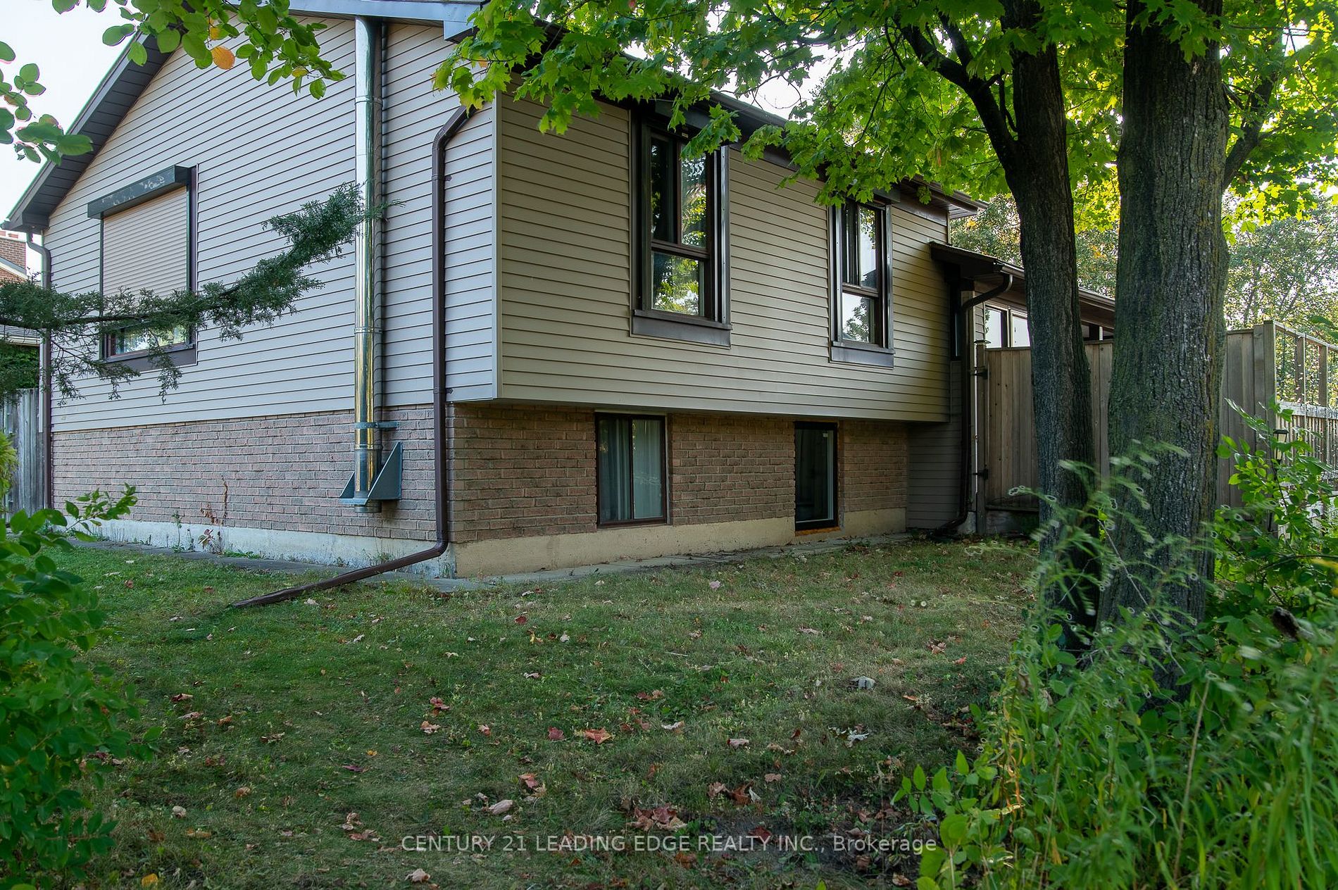 35 Sanderson Cres