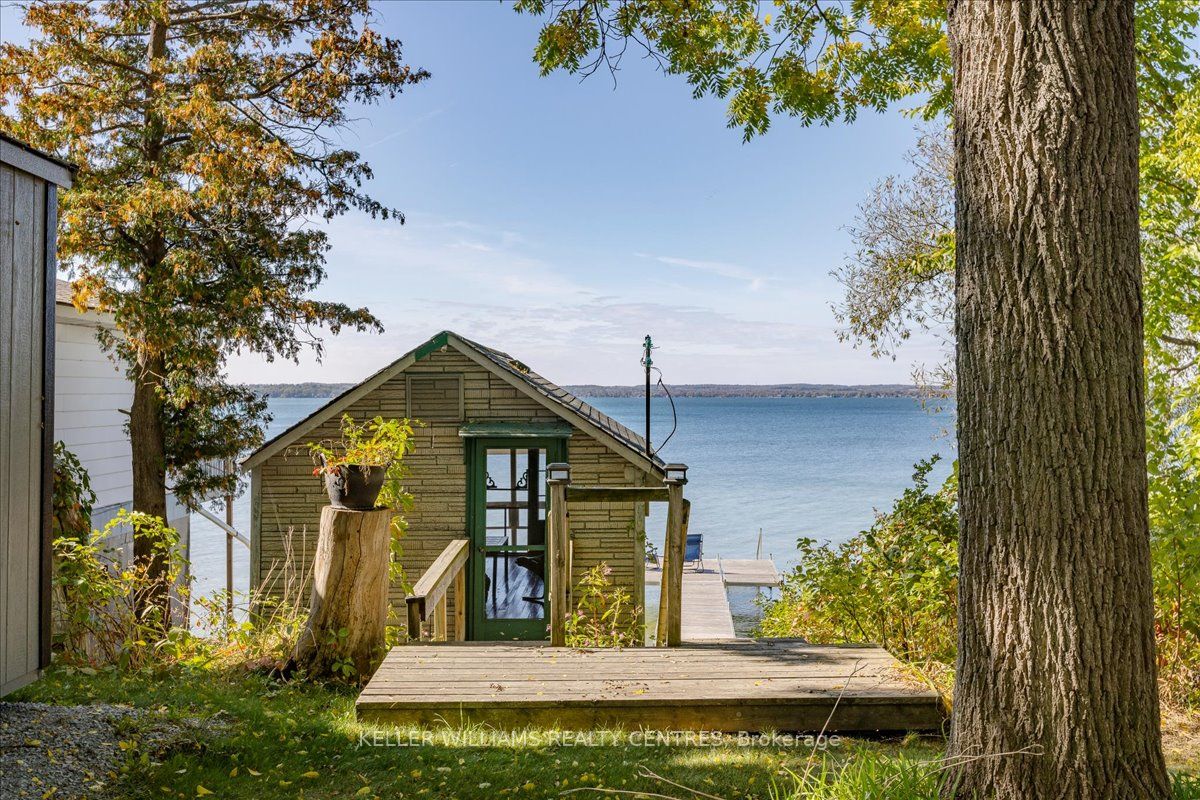 275 Lake Dr N