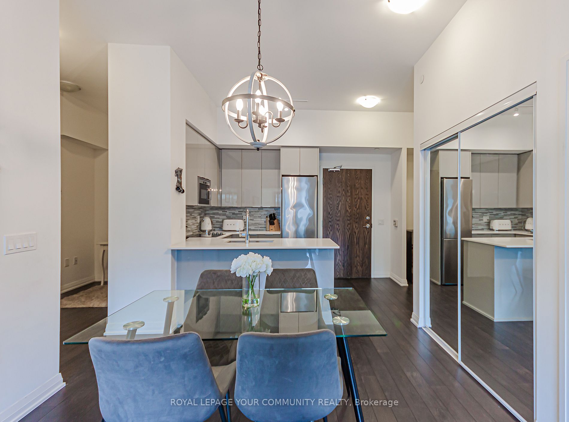 99 Eagle Rock Way N, #825