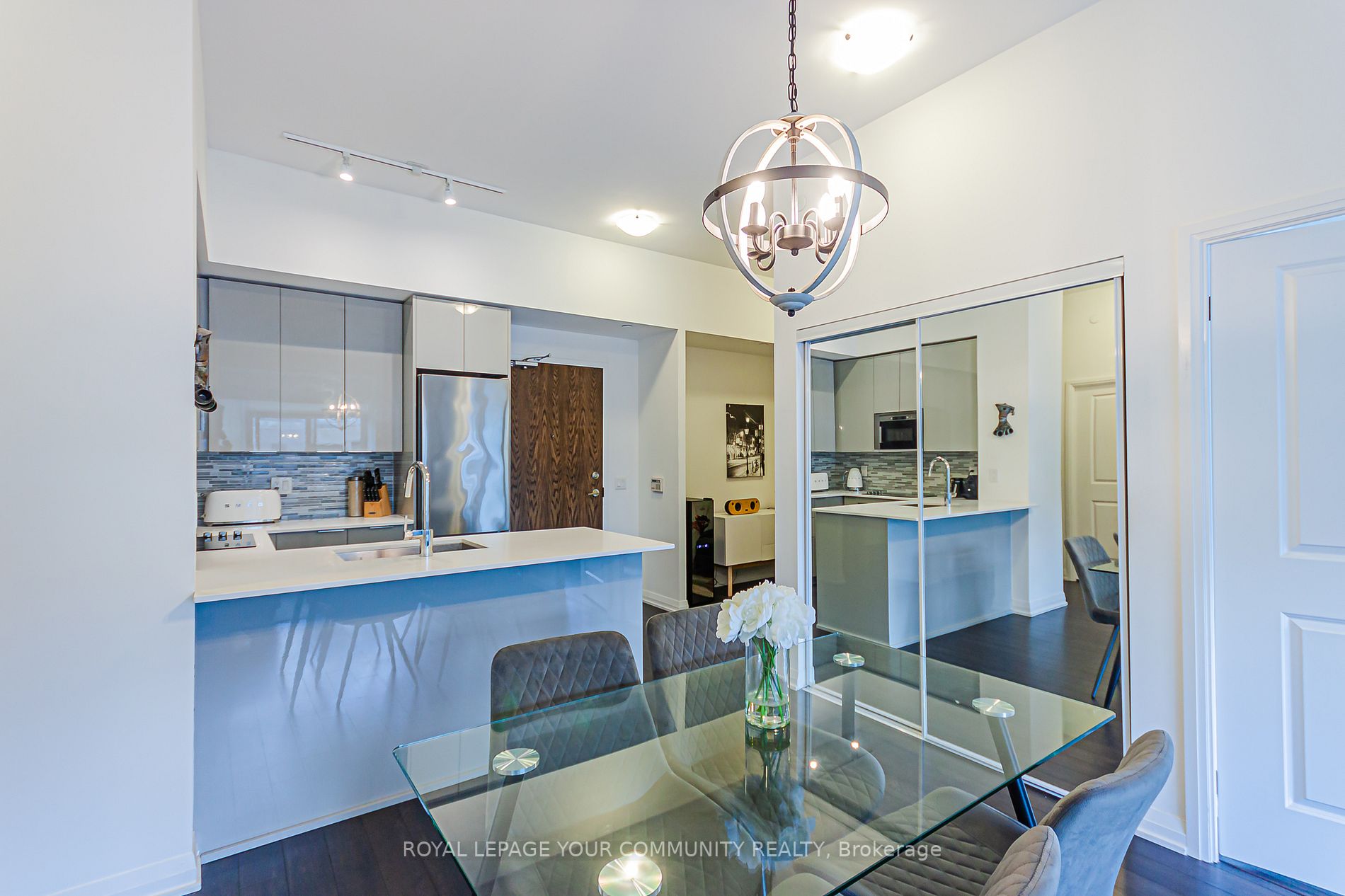 99 Eagle Rock Way N, #825