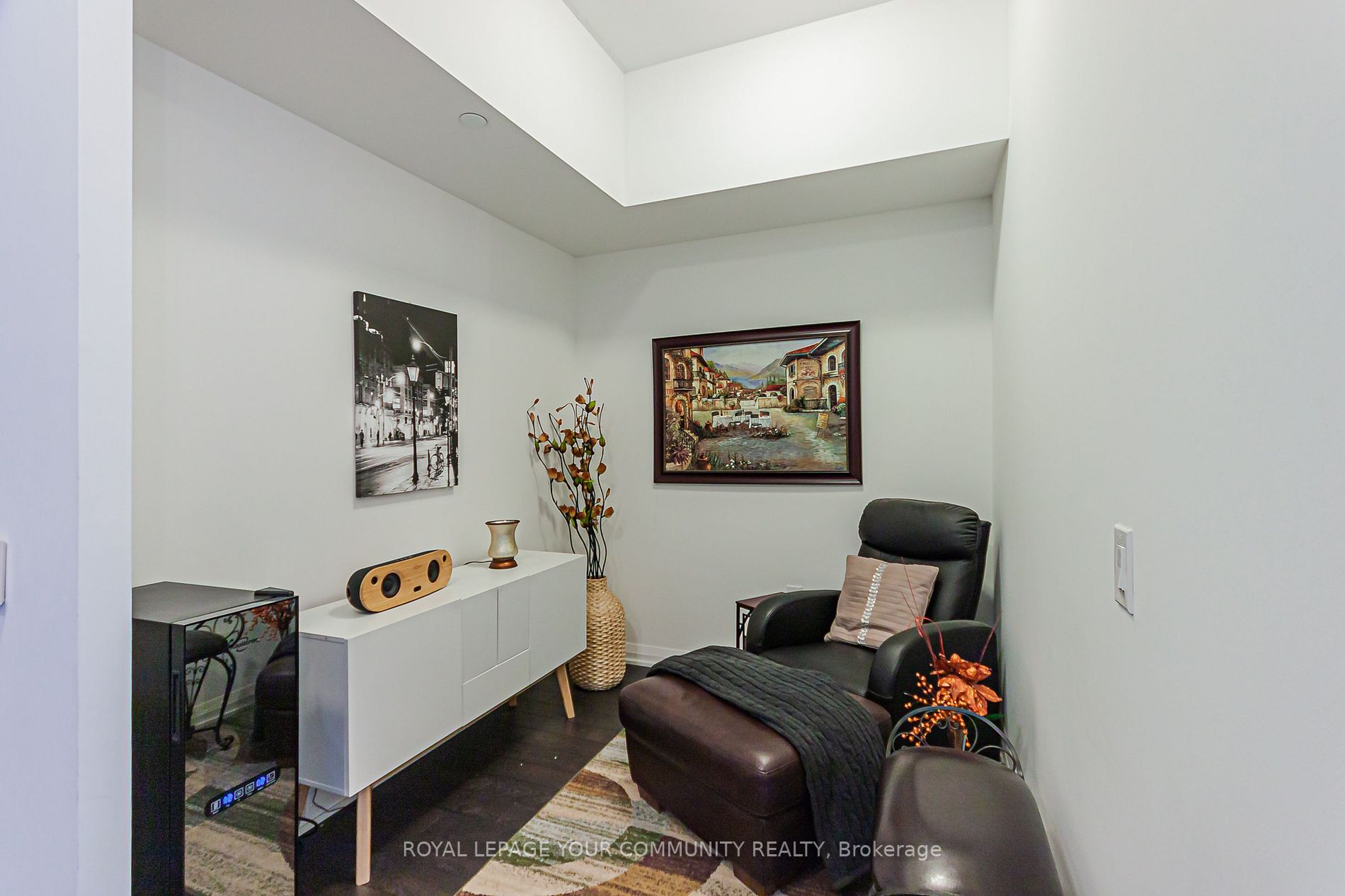 99 Eagle Rock Way N, #825