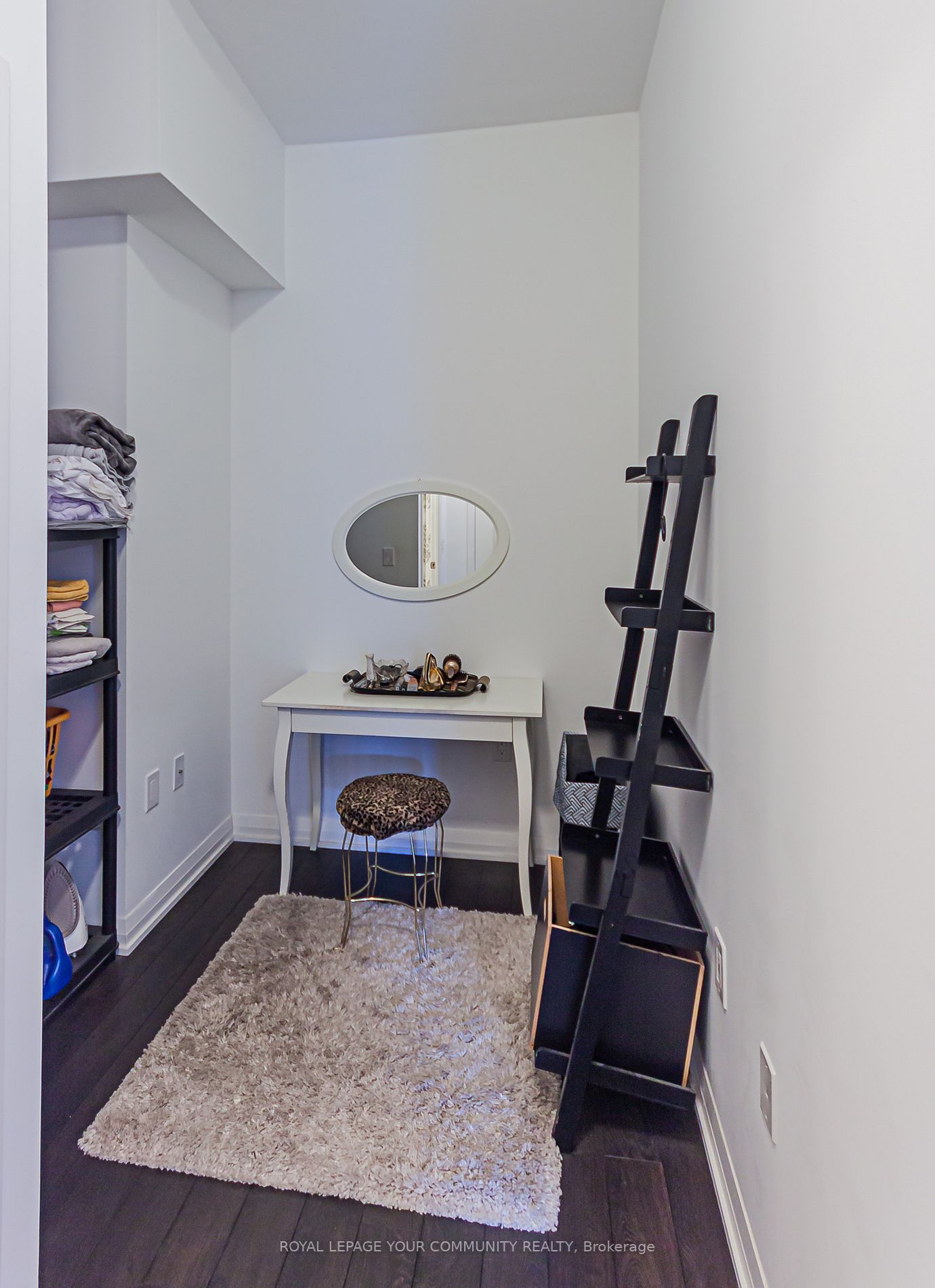 99 Eagle Rock Way N, #825