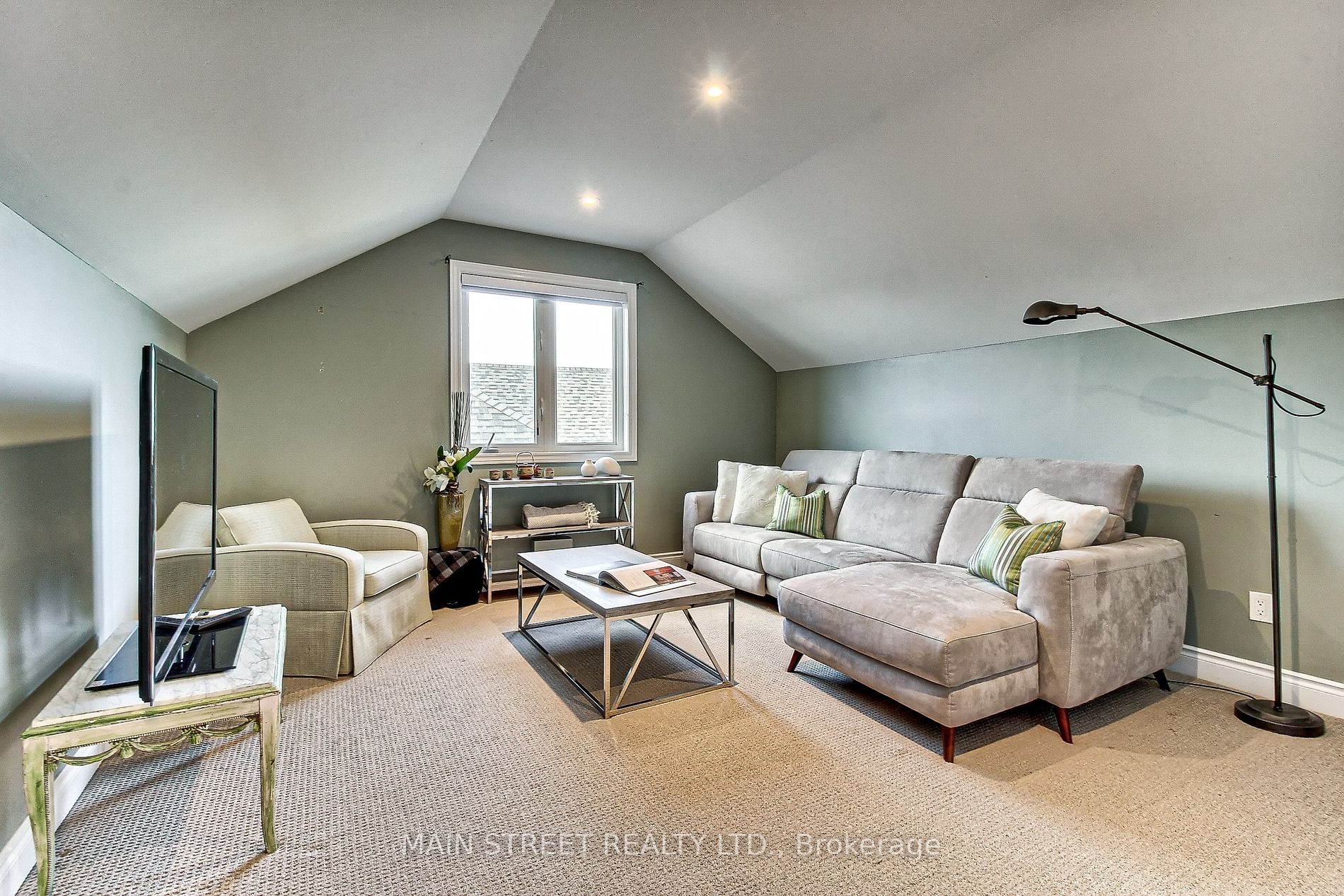 975 Goring Circ