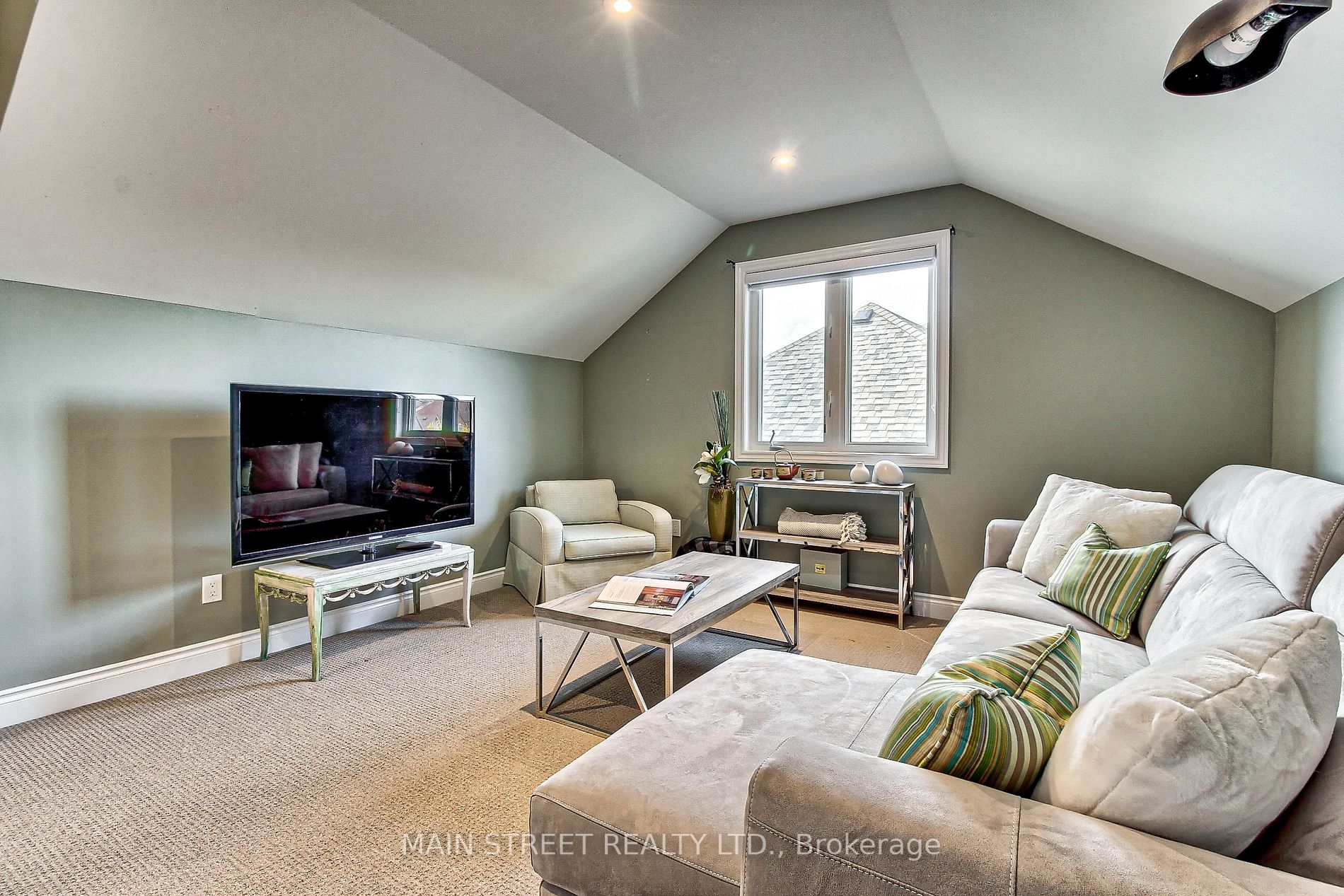 975 Goring Circ