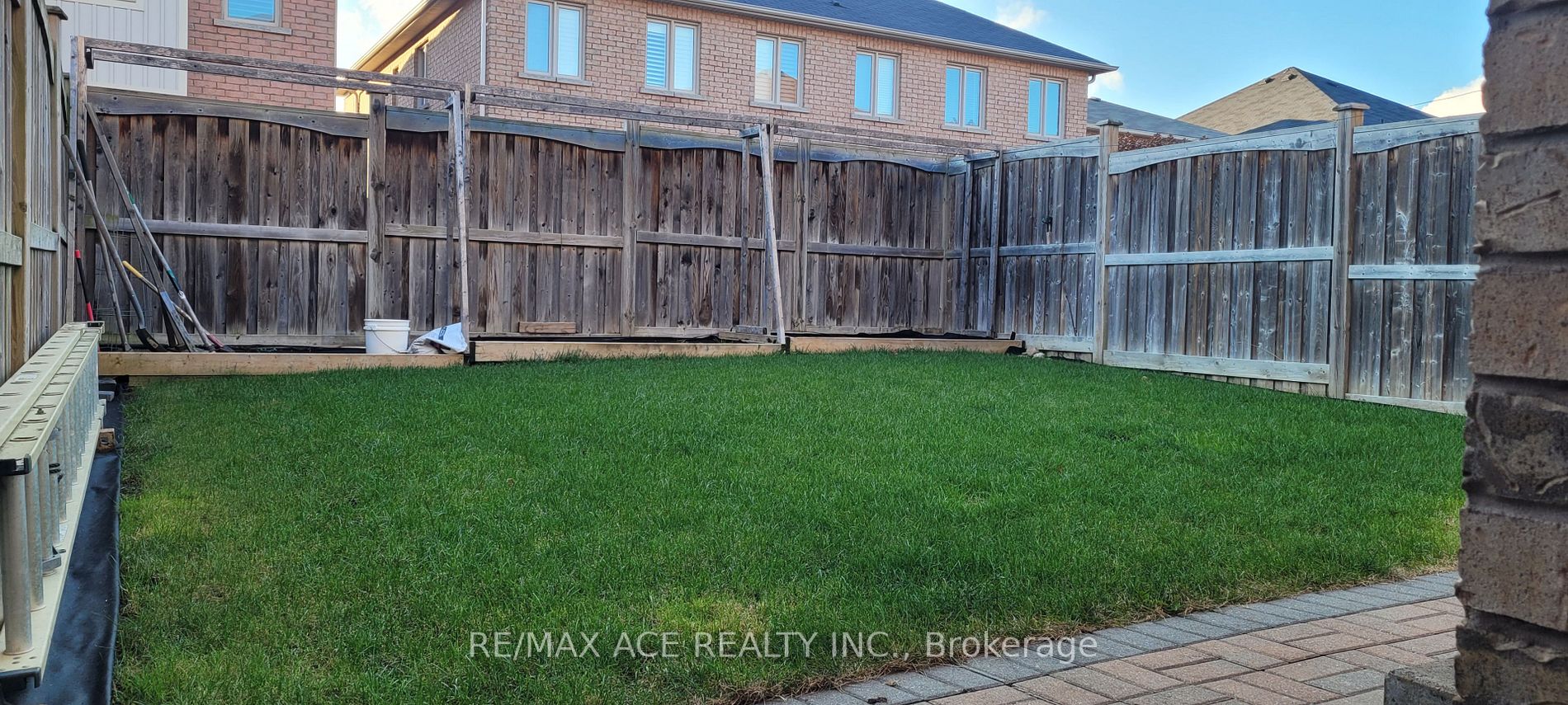 46 Ralph Chalmers Ave