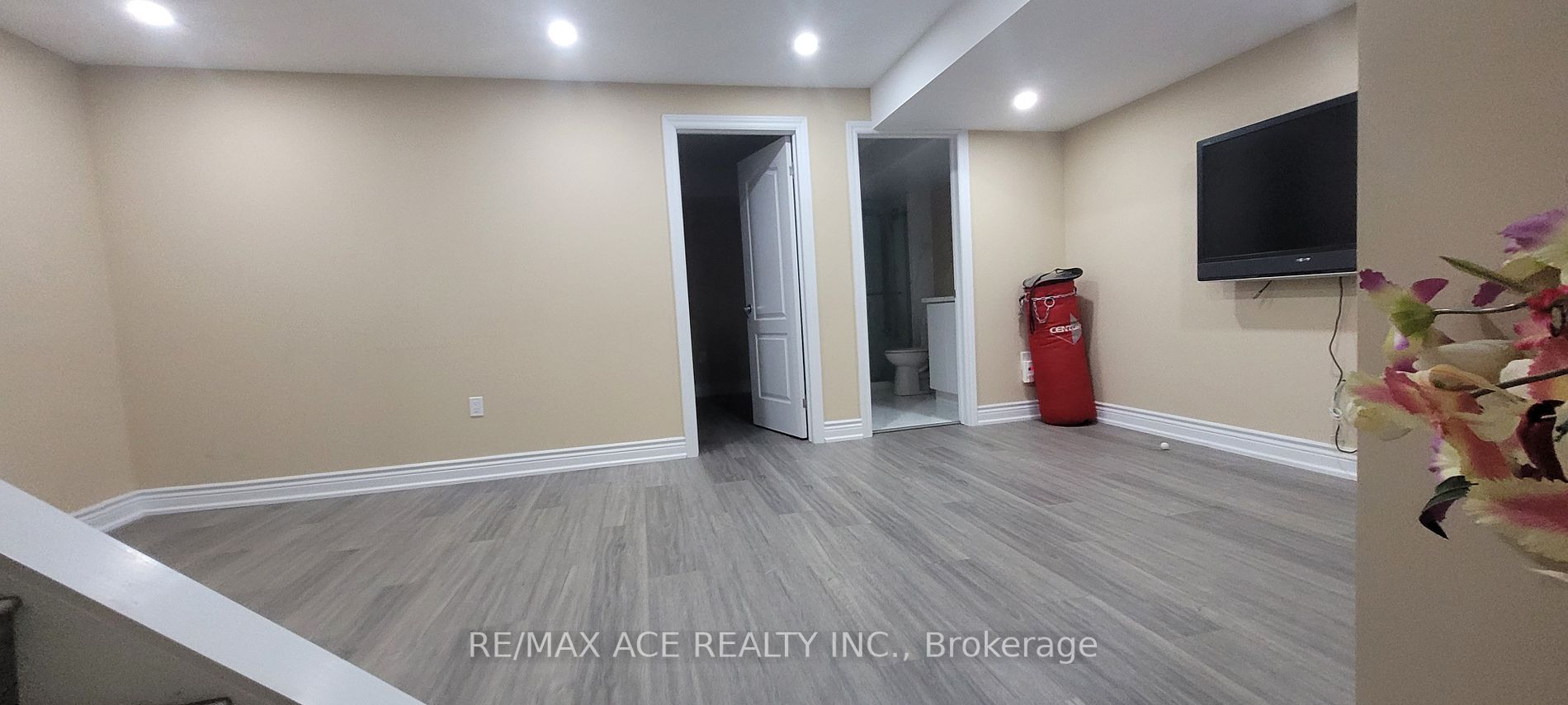 46 Ralph Chalmers Ave