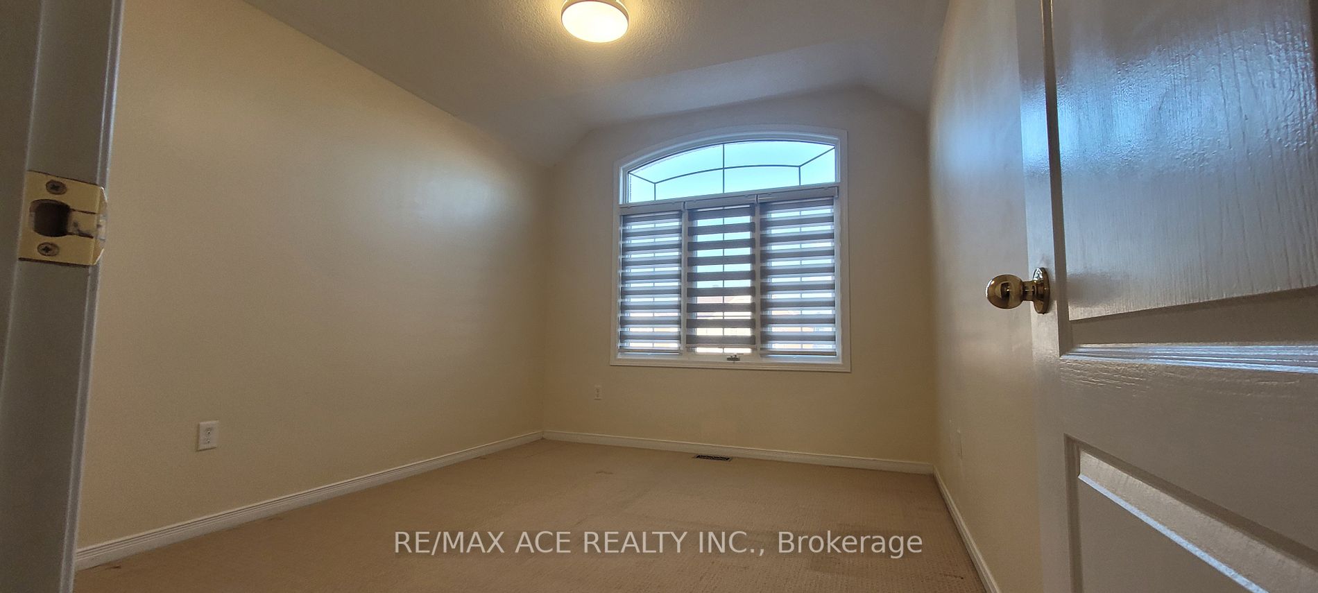 46 Ralph Chalmers Ave