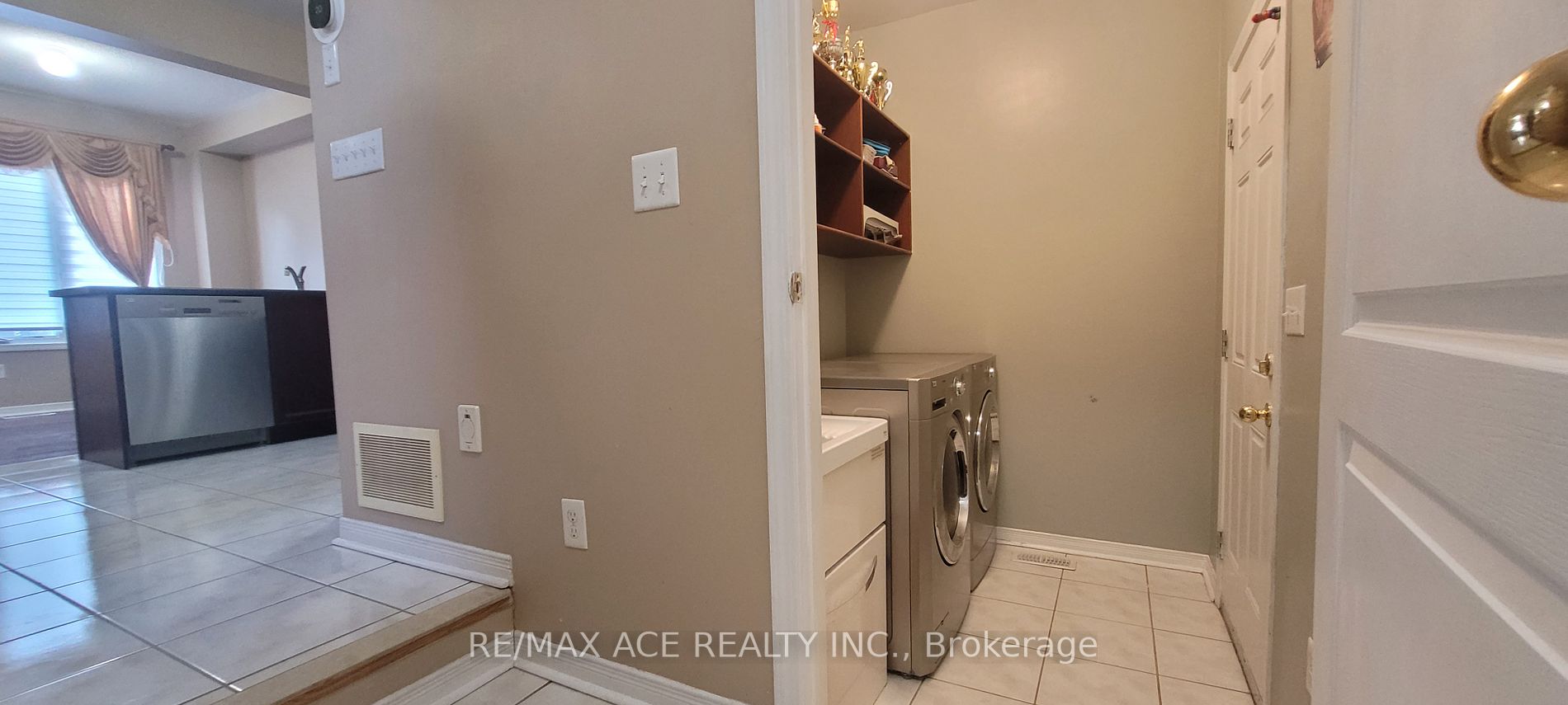46 Ralph Chalmers Ave
