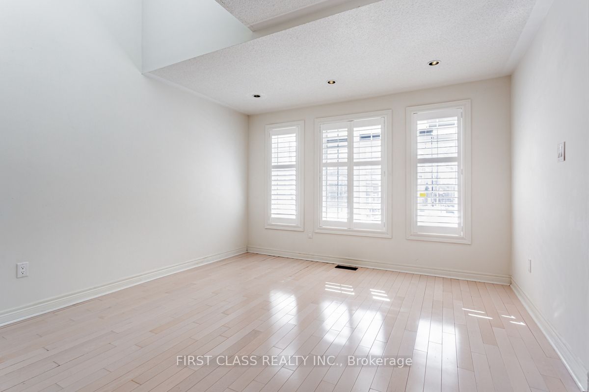 68 Steckley St