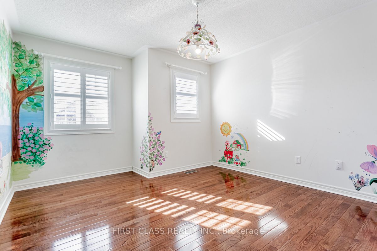 68 Steckley St