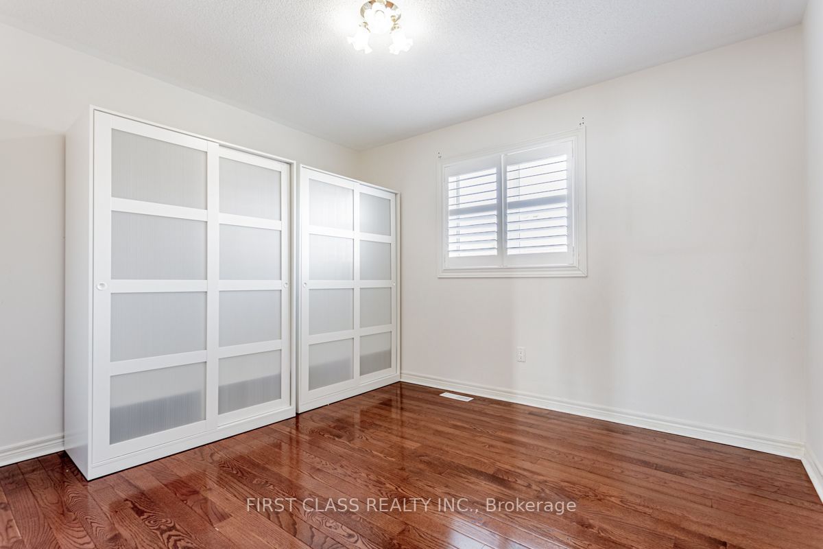 68 Steckley St
