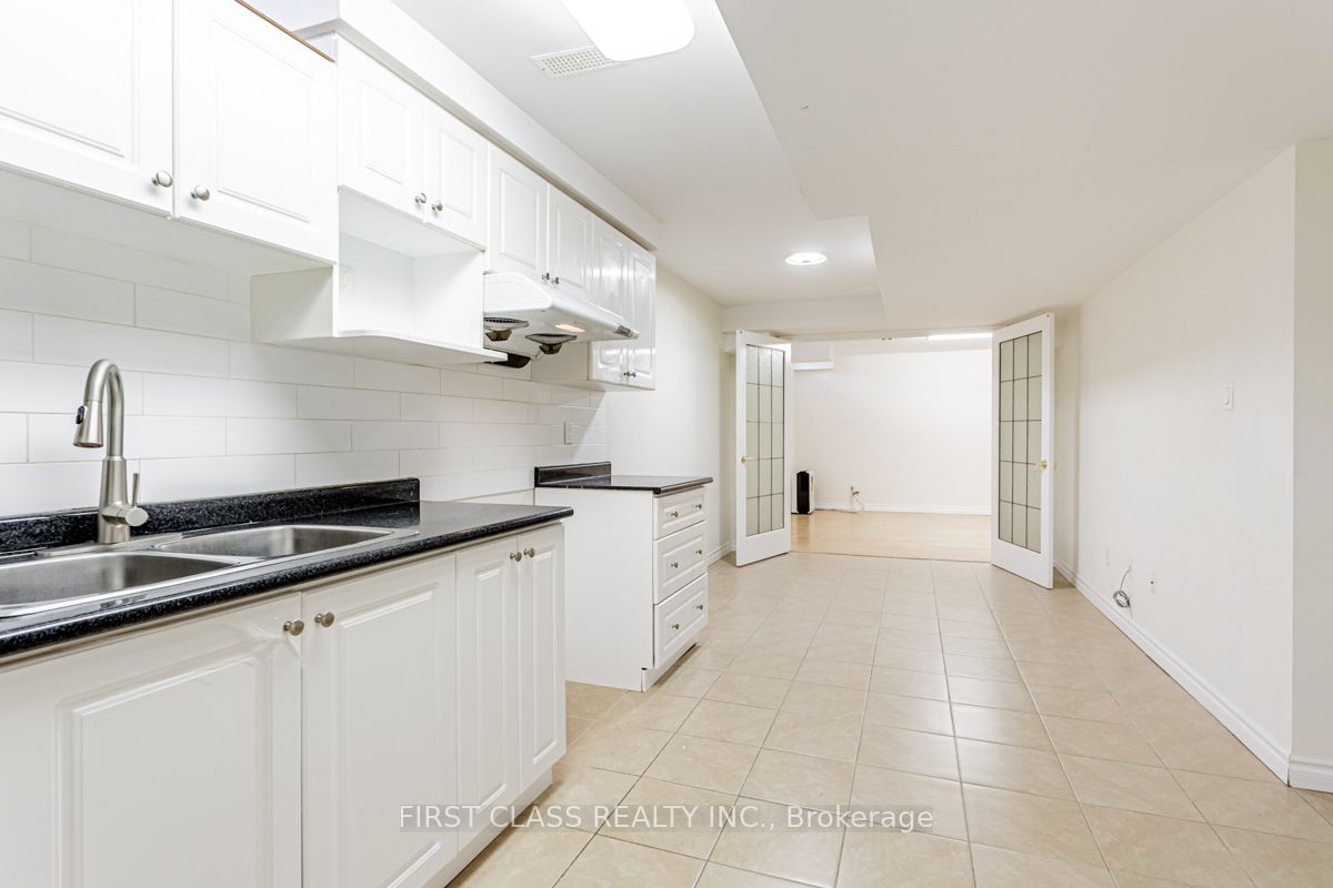 68 Steckley St