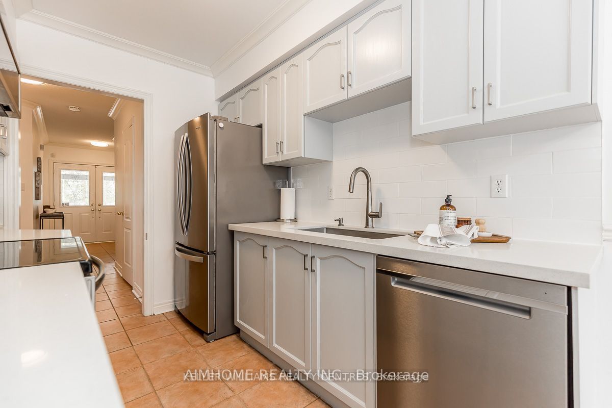 165 Warwick Cres, #Upper
