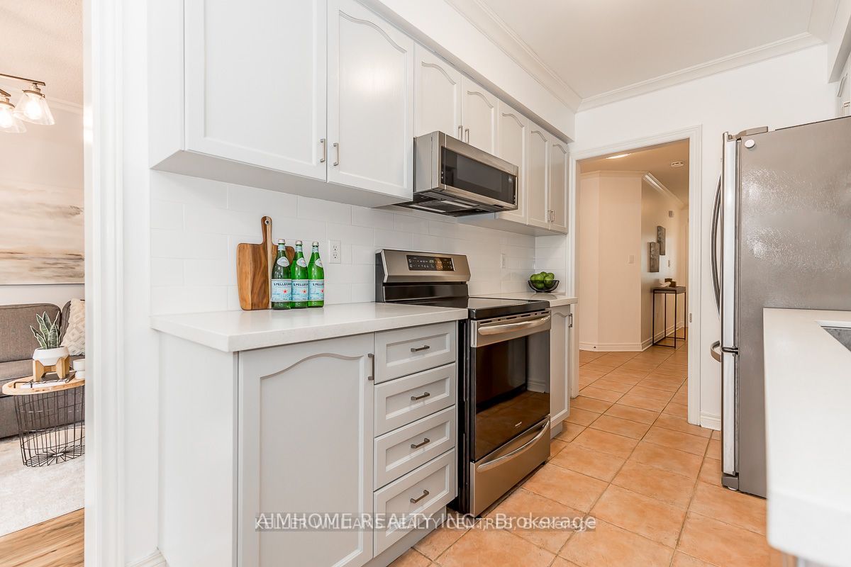 165 Warwick Cres, #Upper