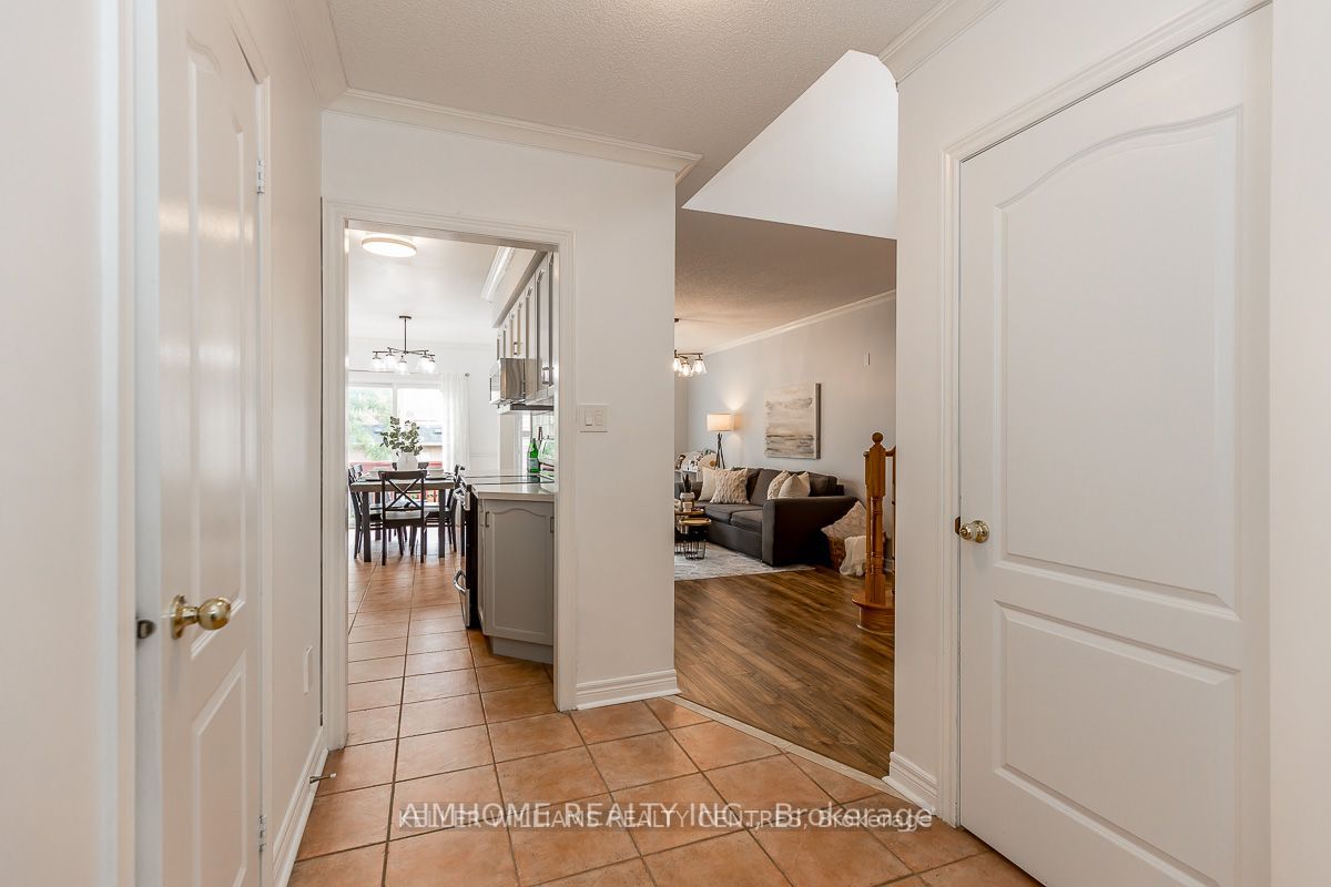 165 Warwick Cres, #Upper