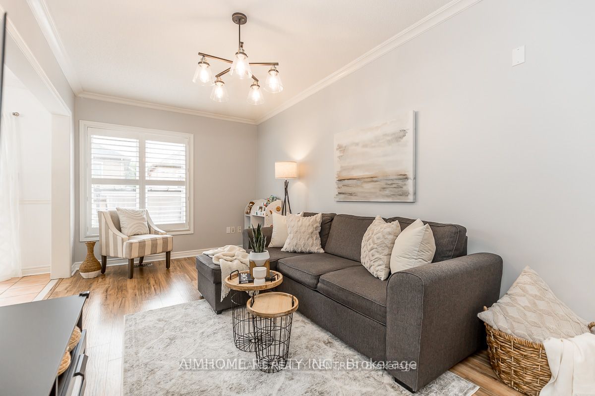 165 Warwick Cres, #Upper