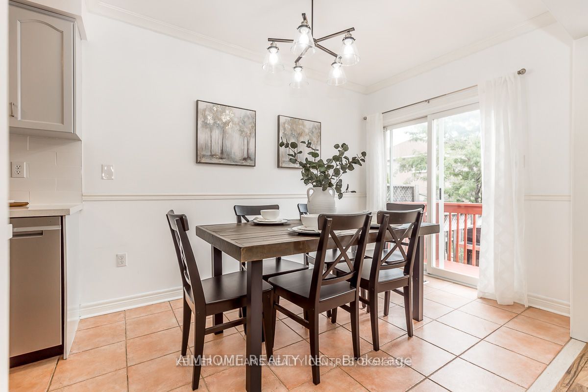 165 Warwick Cres, #Upper