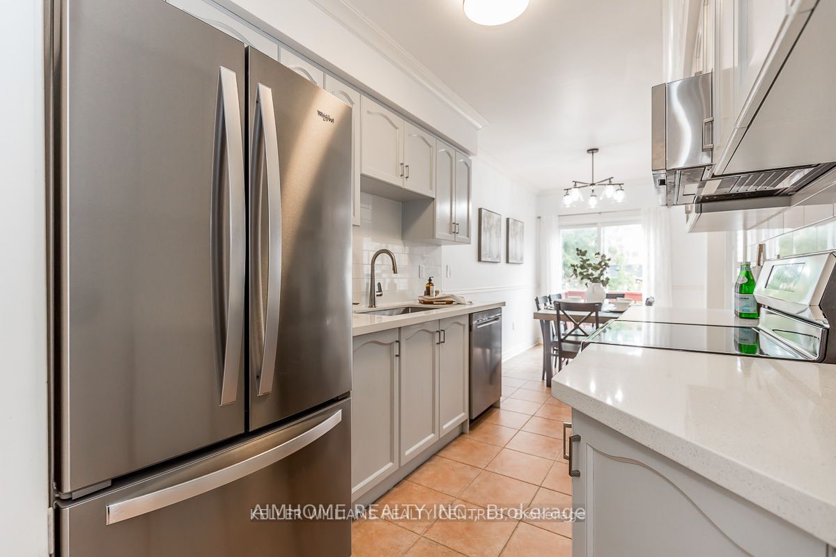 165 Warwick Cres, #Upper