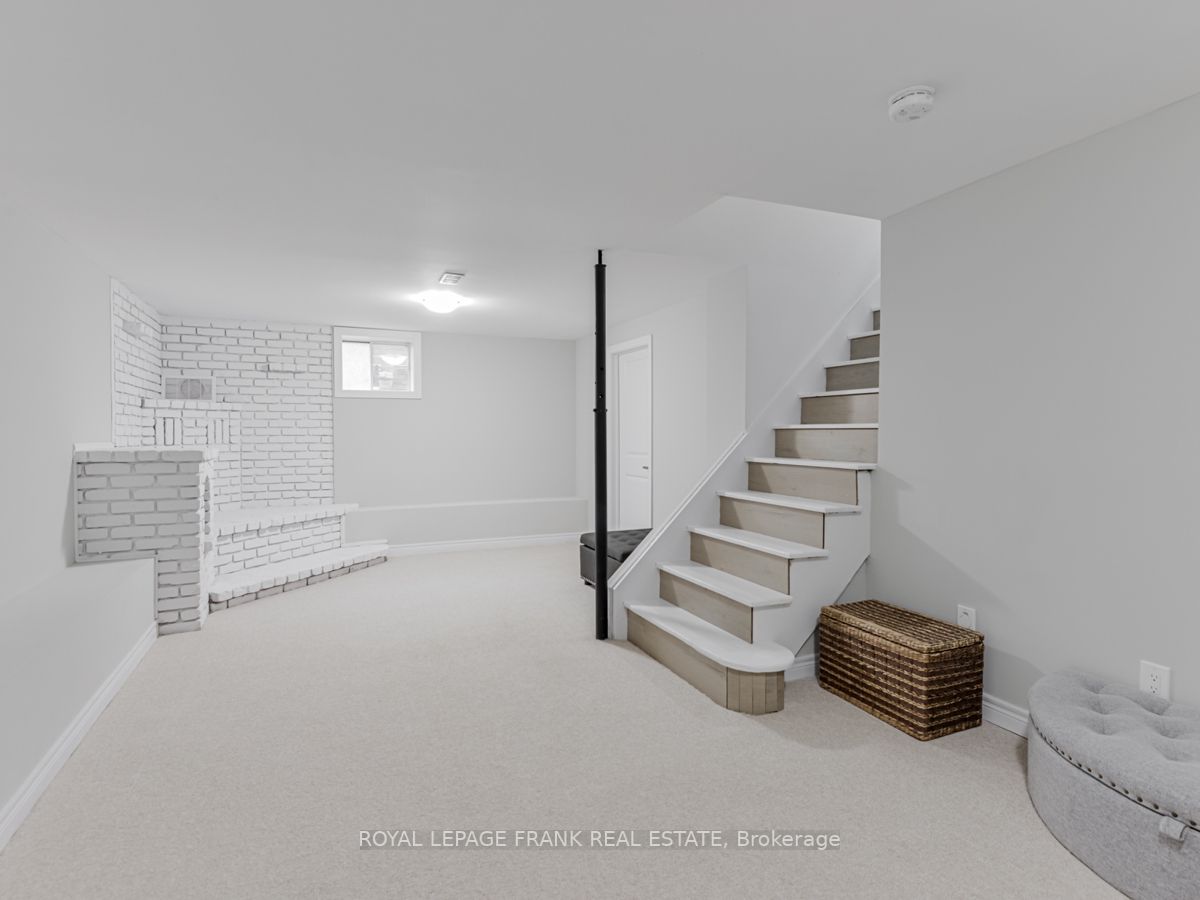 371 Boyer St