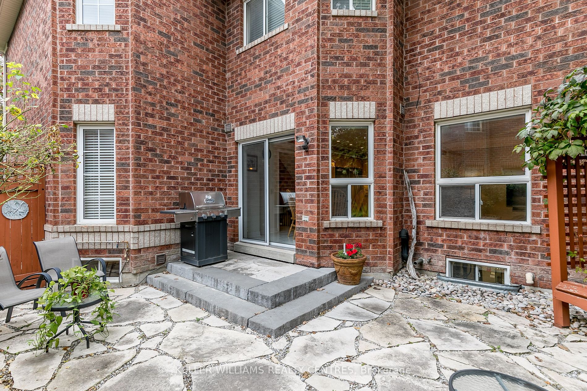 173 Hollandview Tr