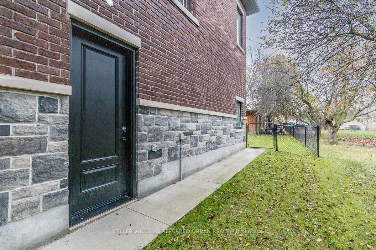23 Delta Cres